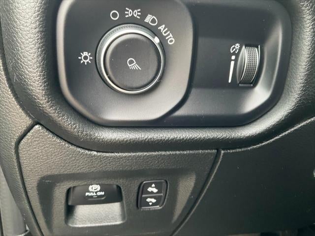 2023 RAM 1500 Laramie Crew Cab 4x4 5'7' Box