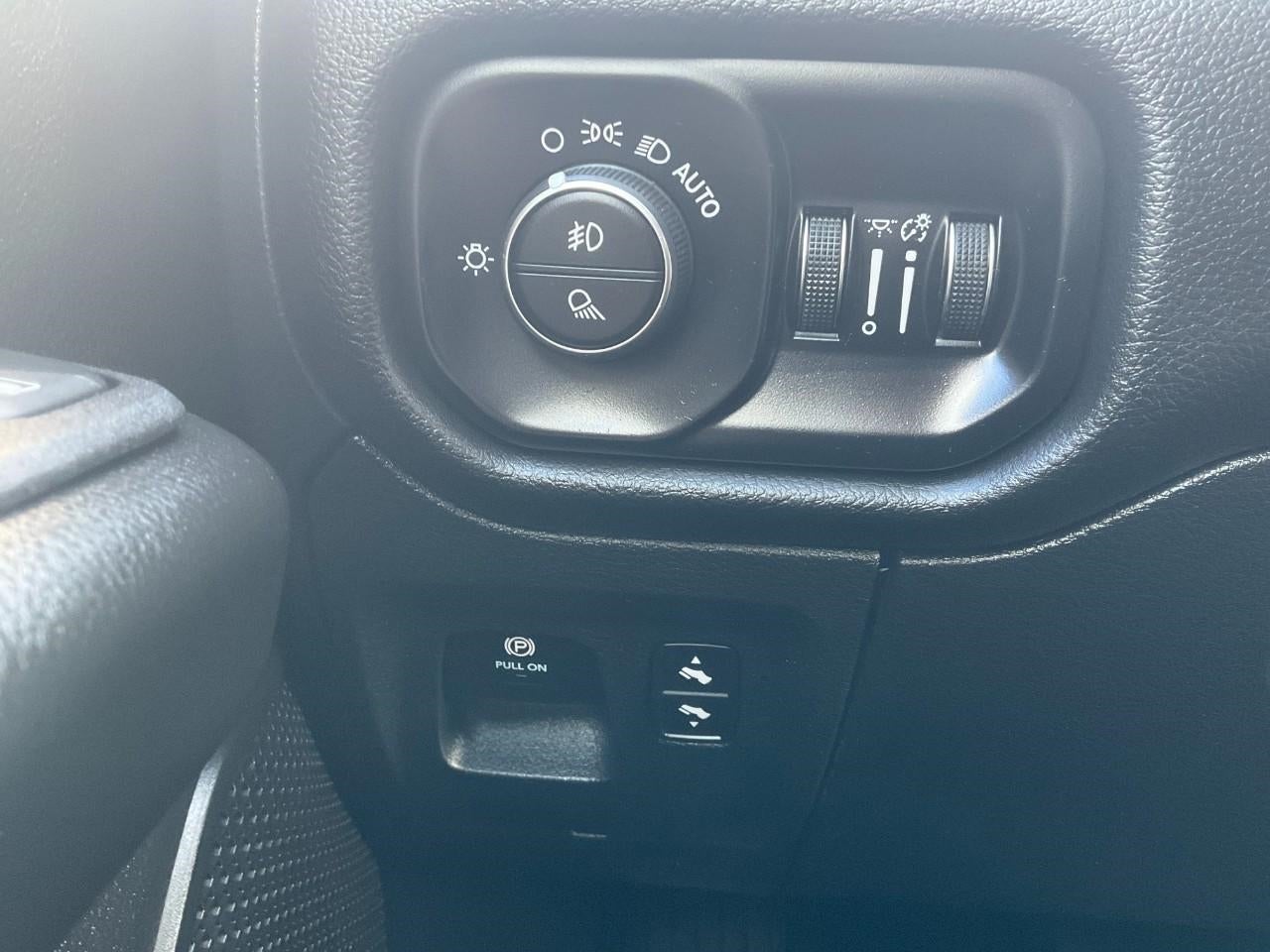 2025 RAM 1500 Big Horn Crew Cab 4x4 6'4' Box