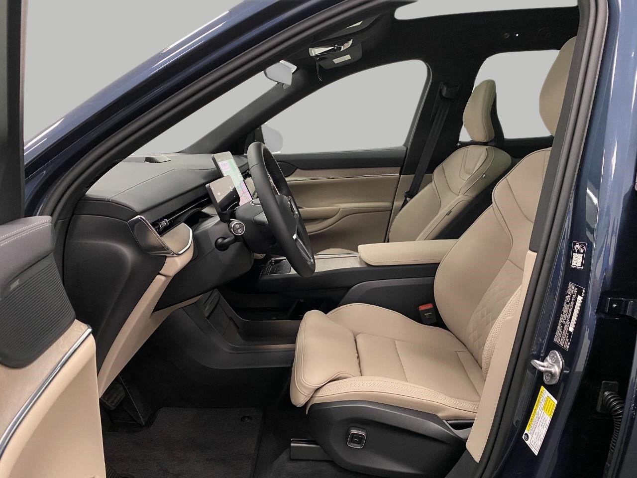 2025 Volvo EX90 Twin Motor Ultra 7-Seater