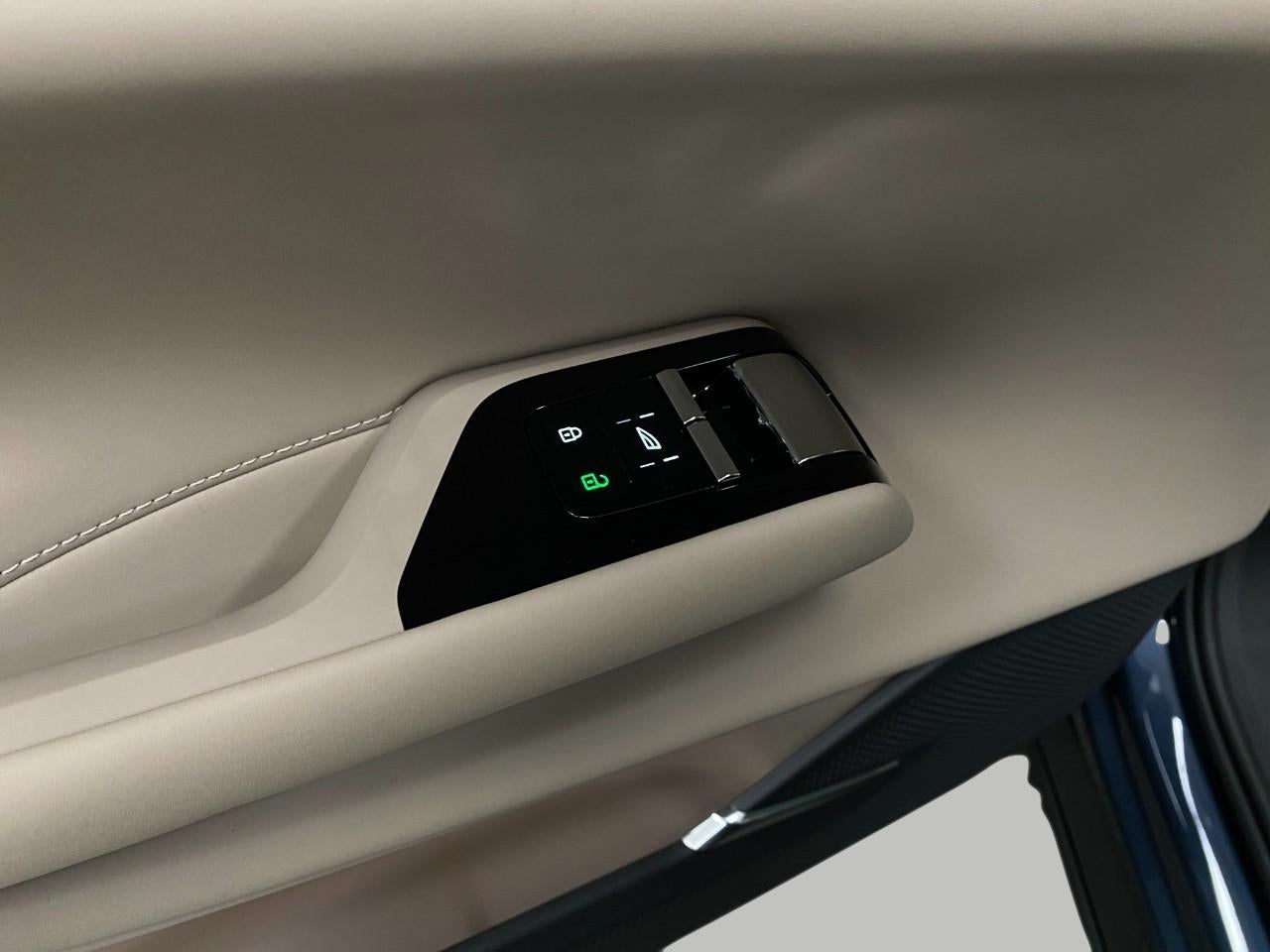 2025 Volvo EX90 Twin Motor Ultra 7-Seater