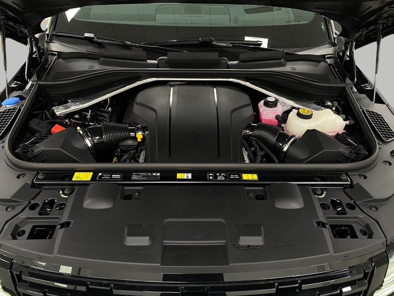 2026 Land Rover Range Rover Sport P635 SV