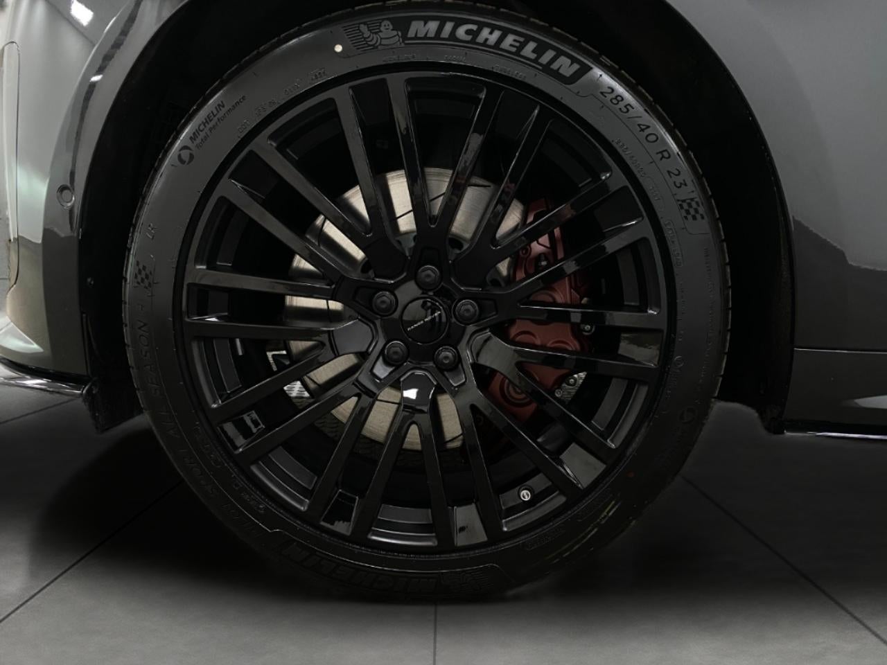 2026 Land Rover Range Rover Sport P635 SV