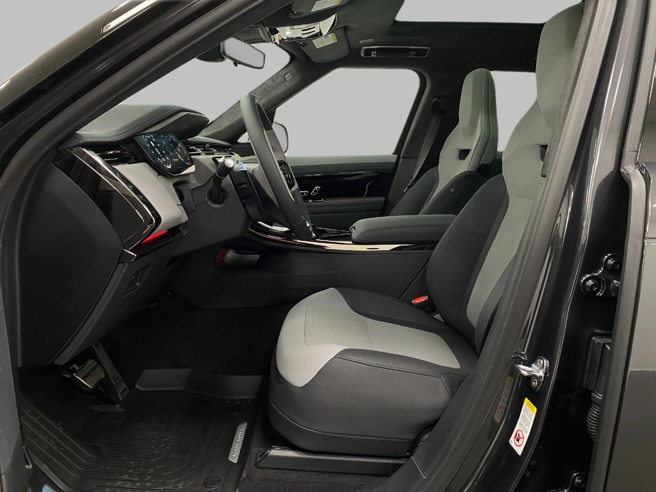 2026 Land Rover Range Rover Sport P635 SV