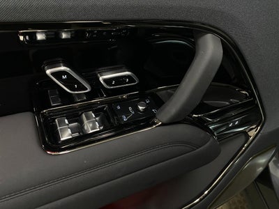 2026 Land Rover Range Rover Sport P635 SV