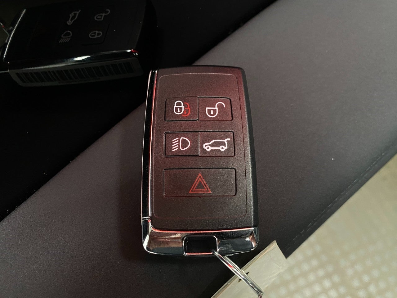 2026 Land Rover Range Rover Sport P635 SV