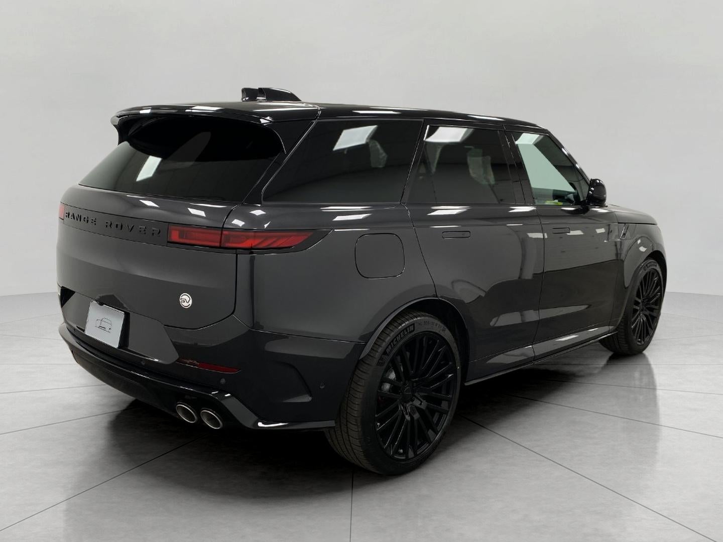 2026 Land Rover Range Rover Sport P635 SV