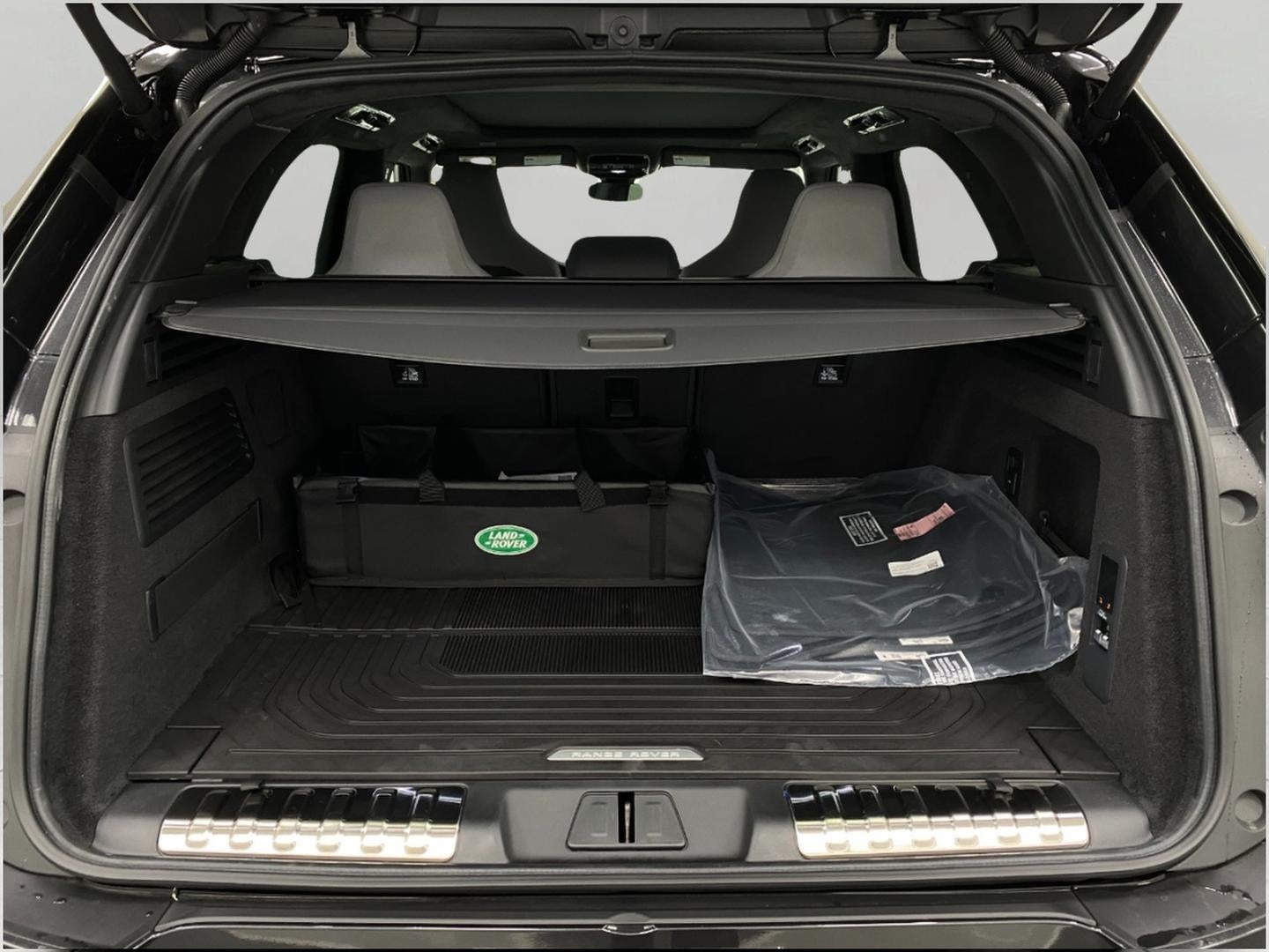 2026 Land Rover Range Rover Sport P635 SV