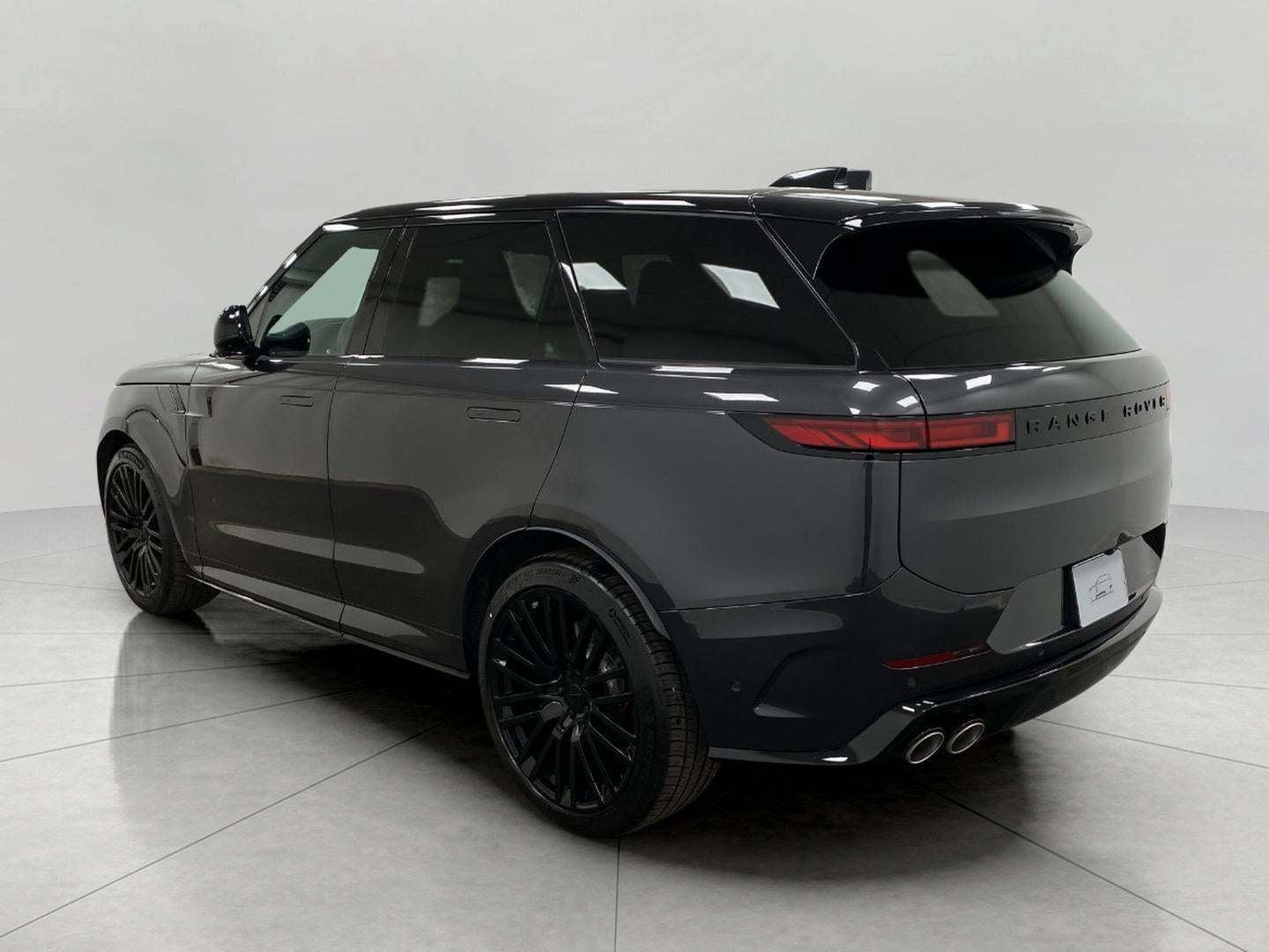 2026 Land Rover Range Rover Sport P635 SV