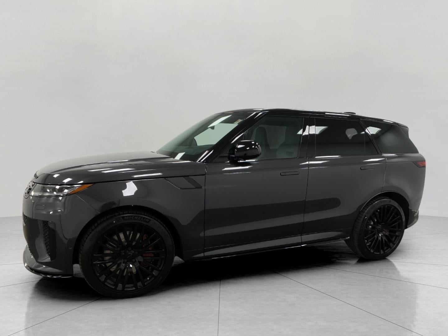 2026 Land Rover Range Rover Sport P635 SV