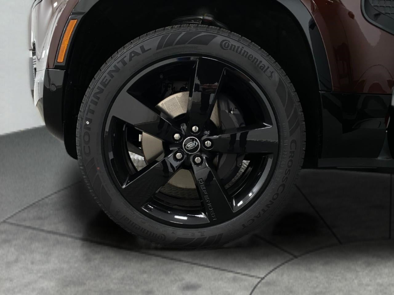 2025 Land Rover Defender 130 P400 X-Dynamic SE