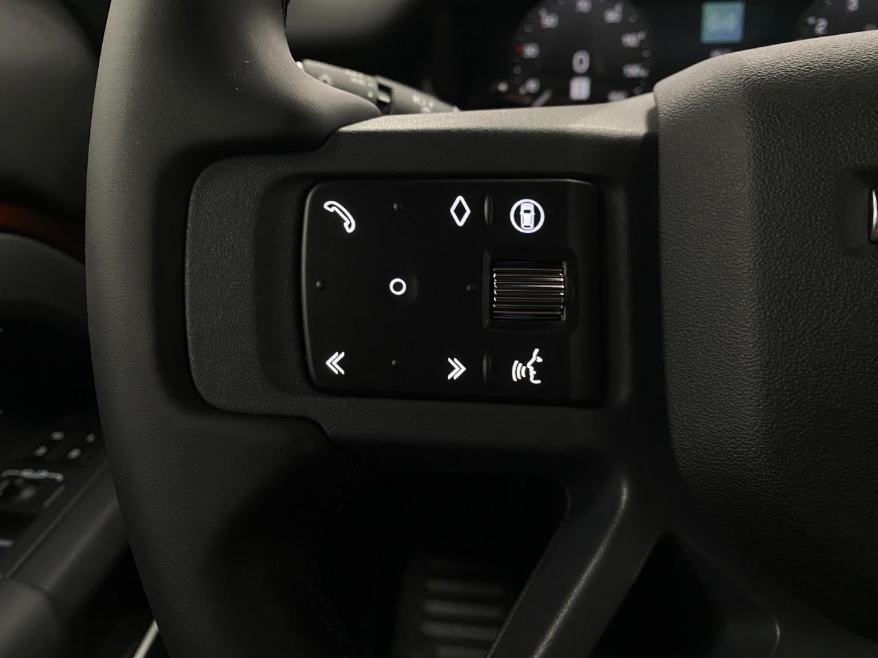 2025 Land Rover Defender 130 P400 X-Dynamic SE