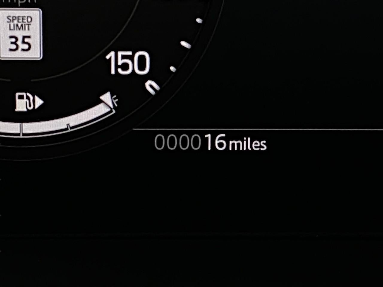 2025 Land Rover Defender 130 P400 X-Dynamic SE