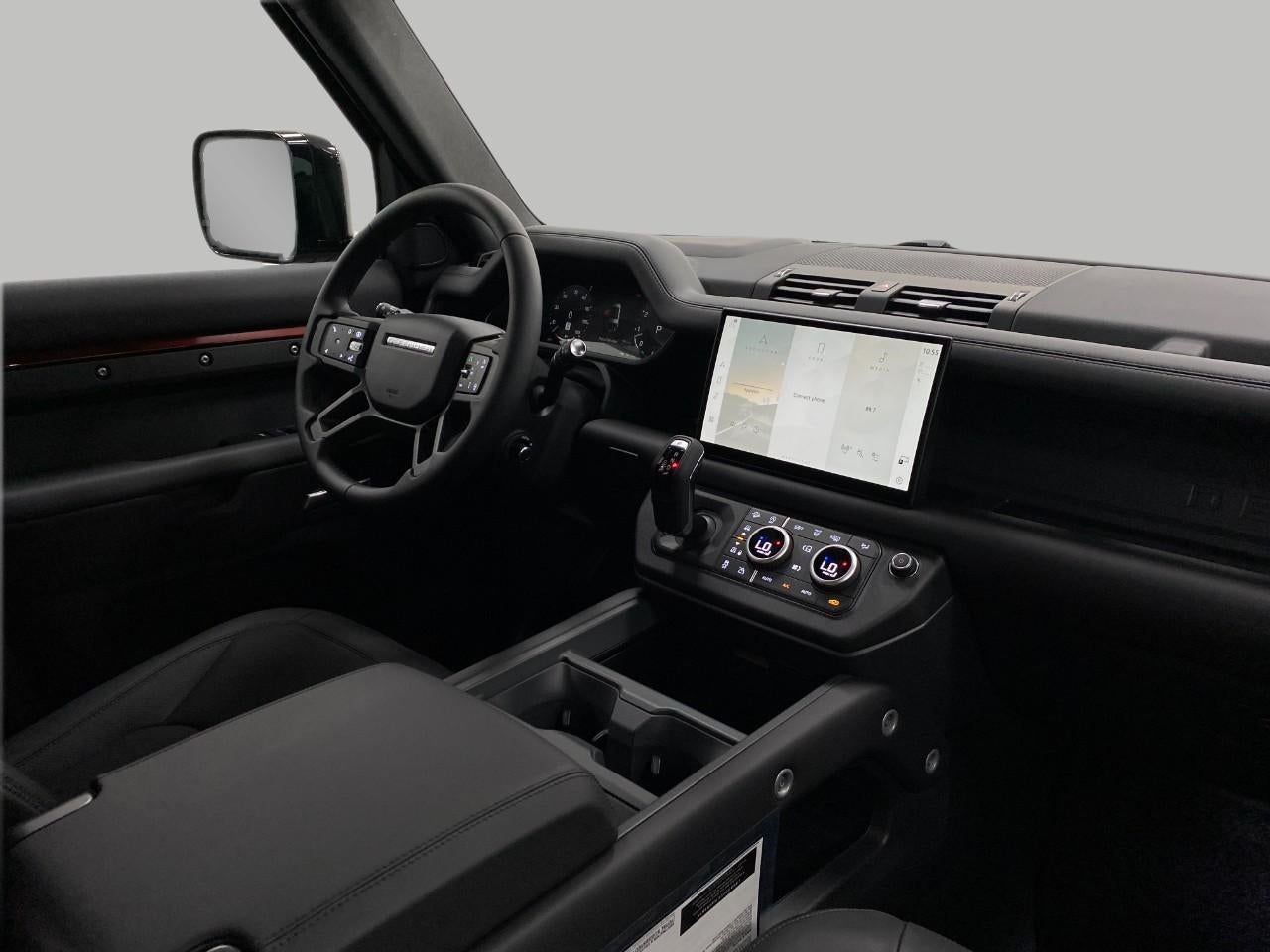 2025 Land Rover Defender 130 P400 X-Dynamic SE