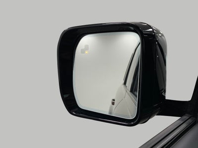 2025 Land Rover Defender 130 P400 X-Dynamic SE