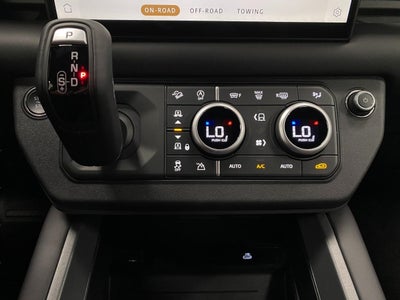 2025 Land Rover Defender 130 P400 X-Dynamic SE