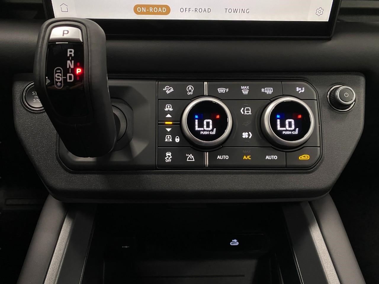 2025 Land Rover Defender 130 P400 X-Dynamic SE