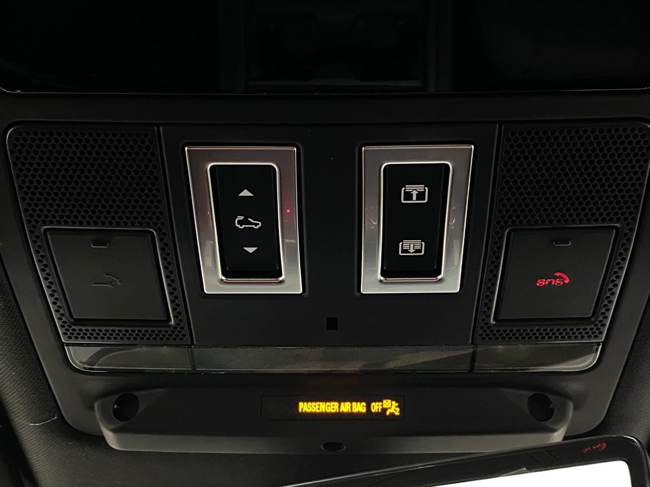 2025 Land Rover Defender 130 P400 X-Dynamic SE