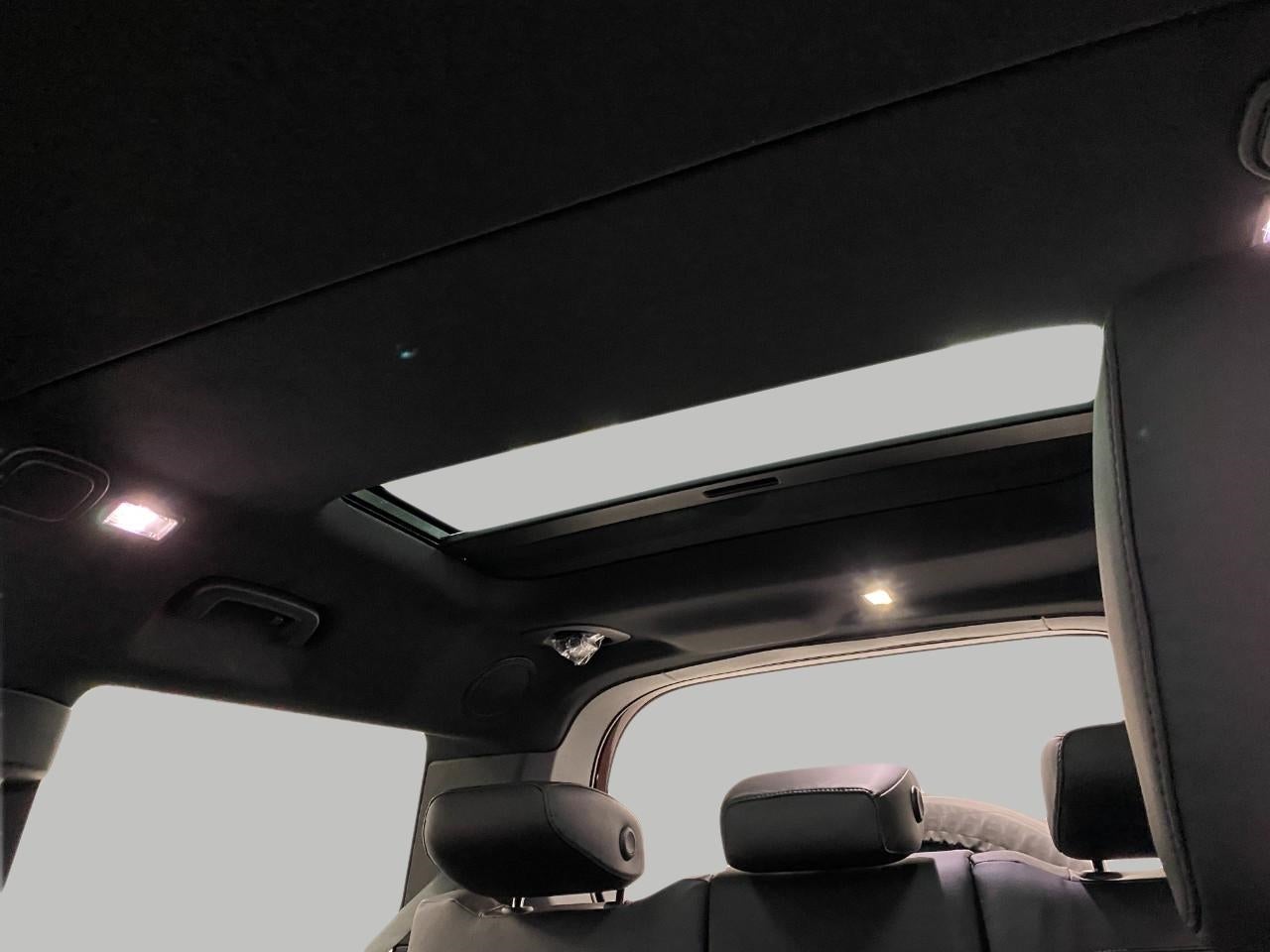 2025 Land Rover Defender 130 P400 X-Dynamic SE