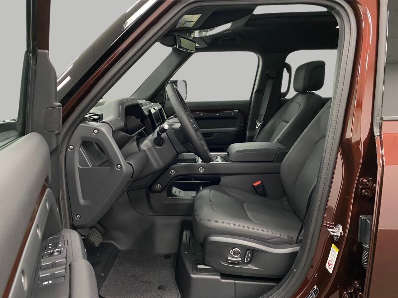 2025 Land Rover Defender 130 P400 X-Dynamic SE