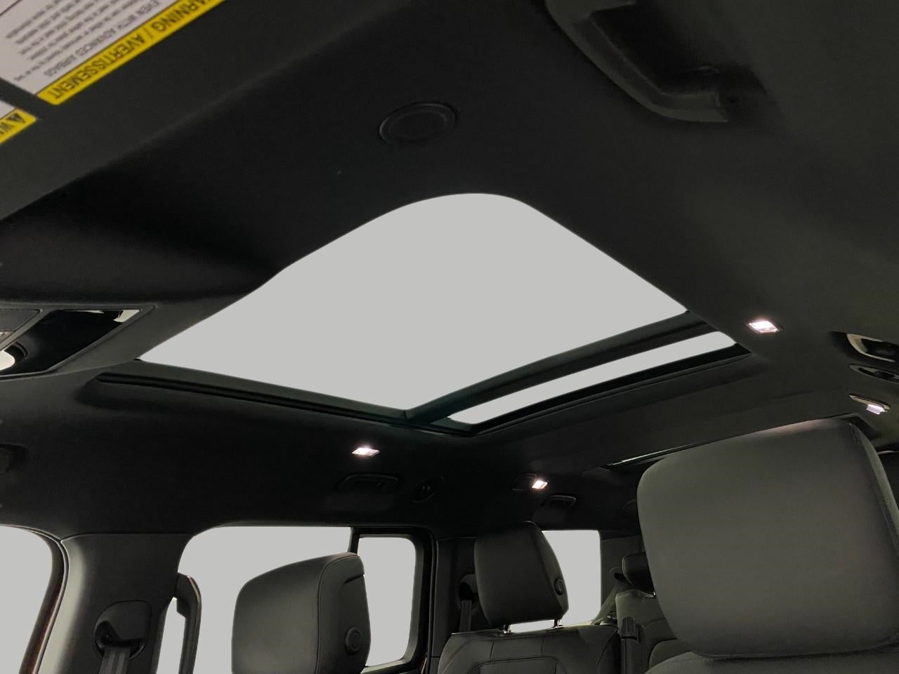 2025 Land Rover Defender 130 P400 X-Dynamic SE