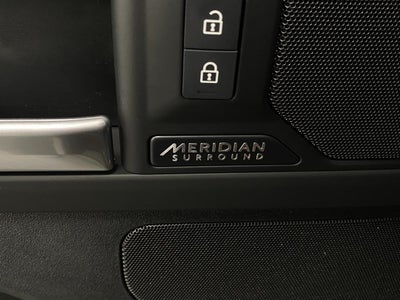 2025 Land Rover Defender 130 P400 X-Dynamic SE