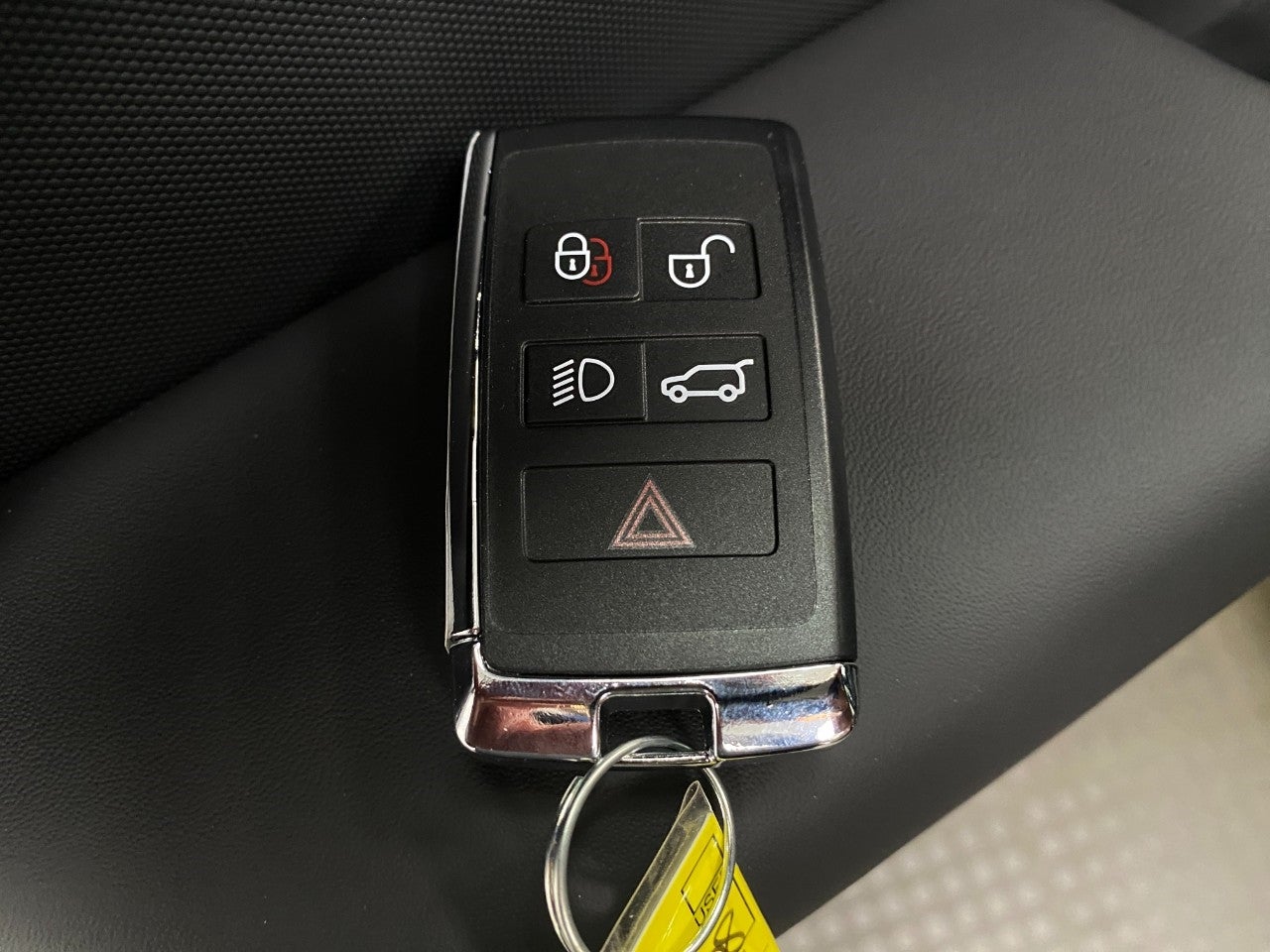 2025 Land Rover Defender 130 P400 X-Dynamic SE