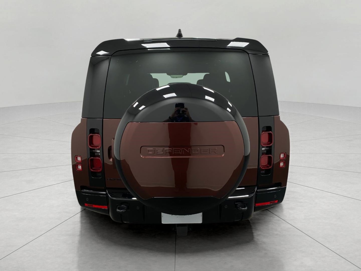 2025 Land Rover Defender 130 P400 X-Dynamic SE