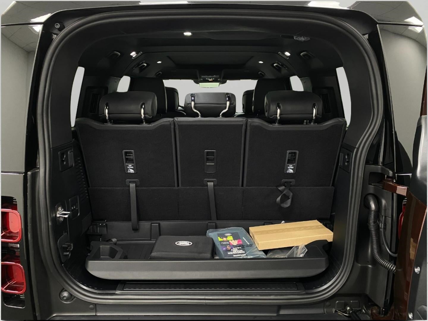 2025 Land Rover Defender 130 P400 X-Dynamic SE