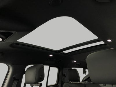 2026 Land Rover Defender 130 P400 X-Dynamic SE