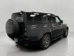 2026 Land Rover Defender 130 P400 X-Dynamic SE