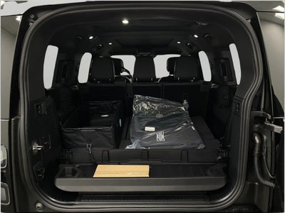 2026 Land Rover Defender 130 P400 X-Dynamic SE