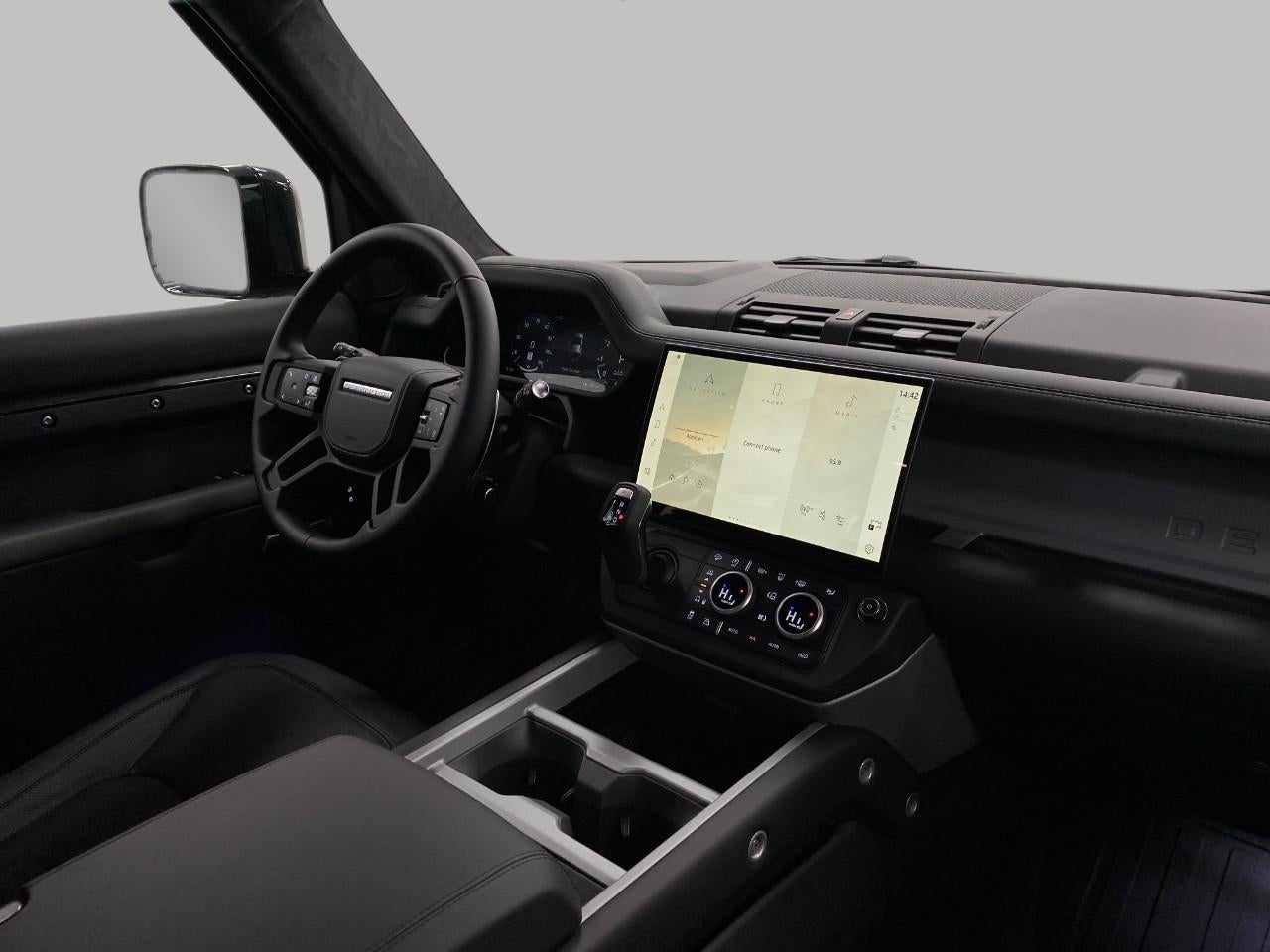 2026 Land Rover Defender 110 P525 V8