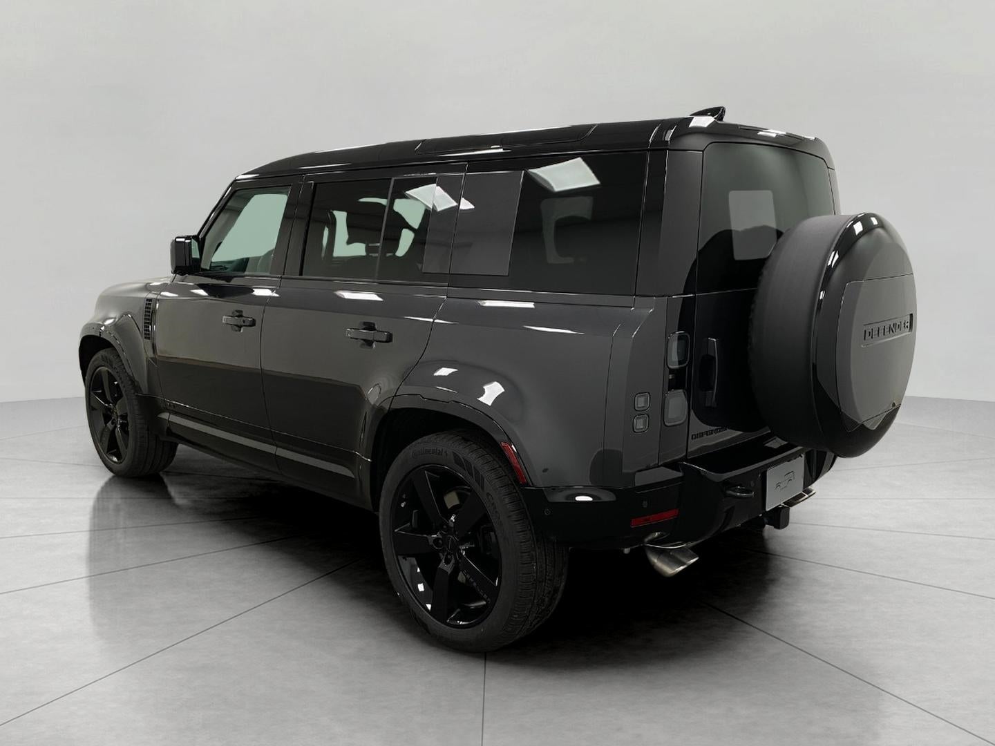 2026 Land Rover Defender 110 P525 V8
