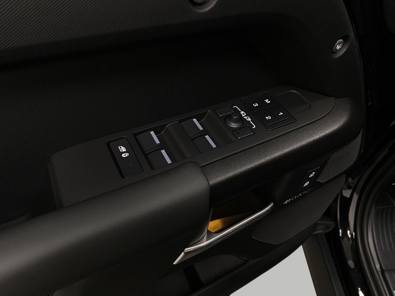 2026 Land Rover DEFENDER 130 V8 500PS