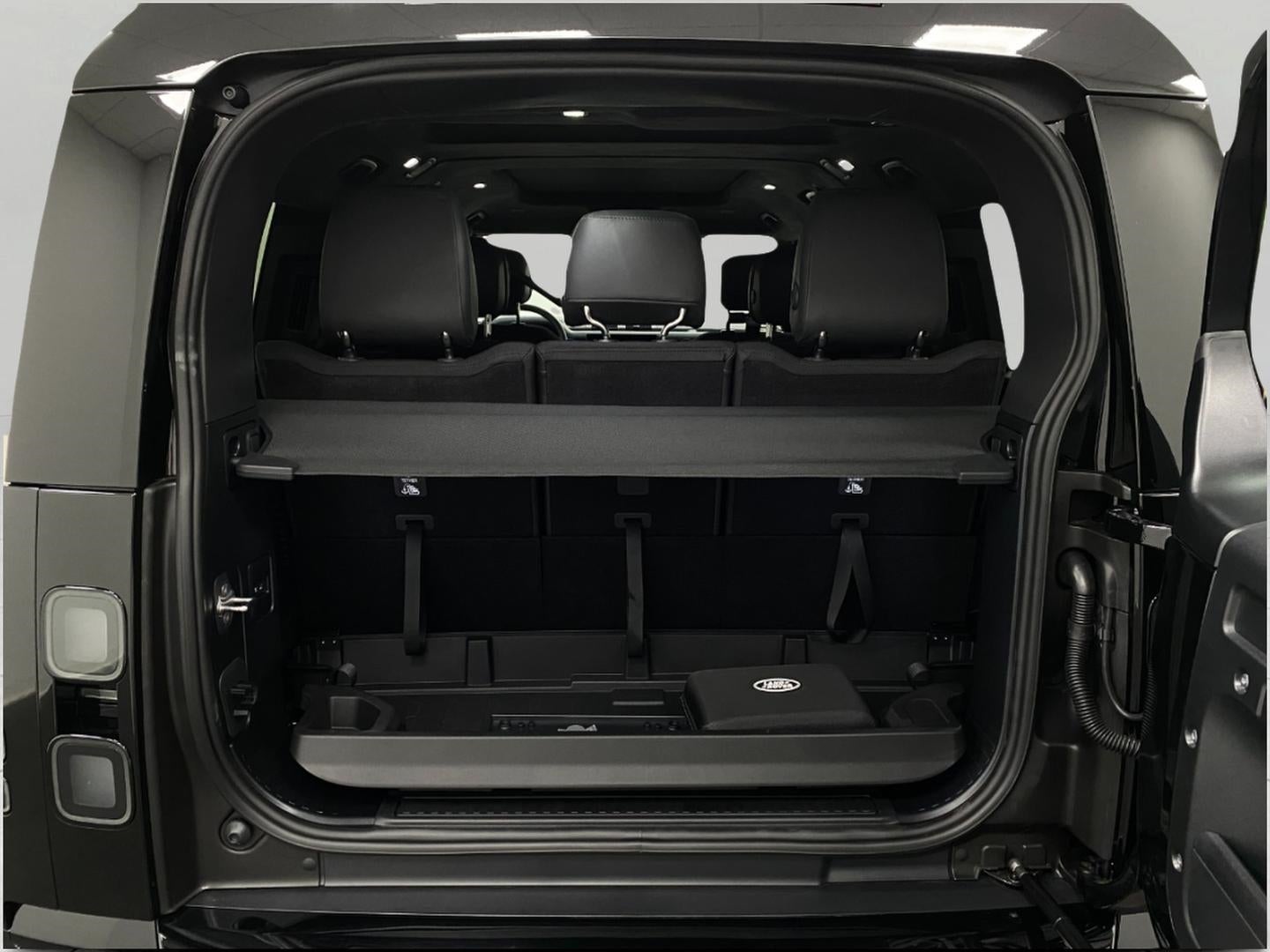 2026 Land Rover DEFENDER 130 V8 500PS