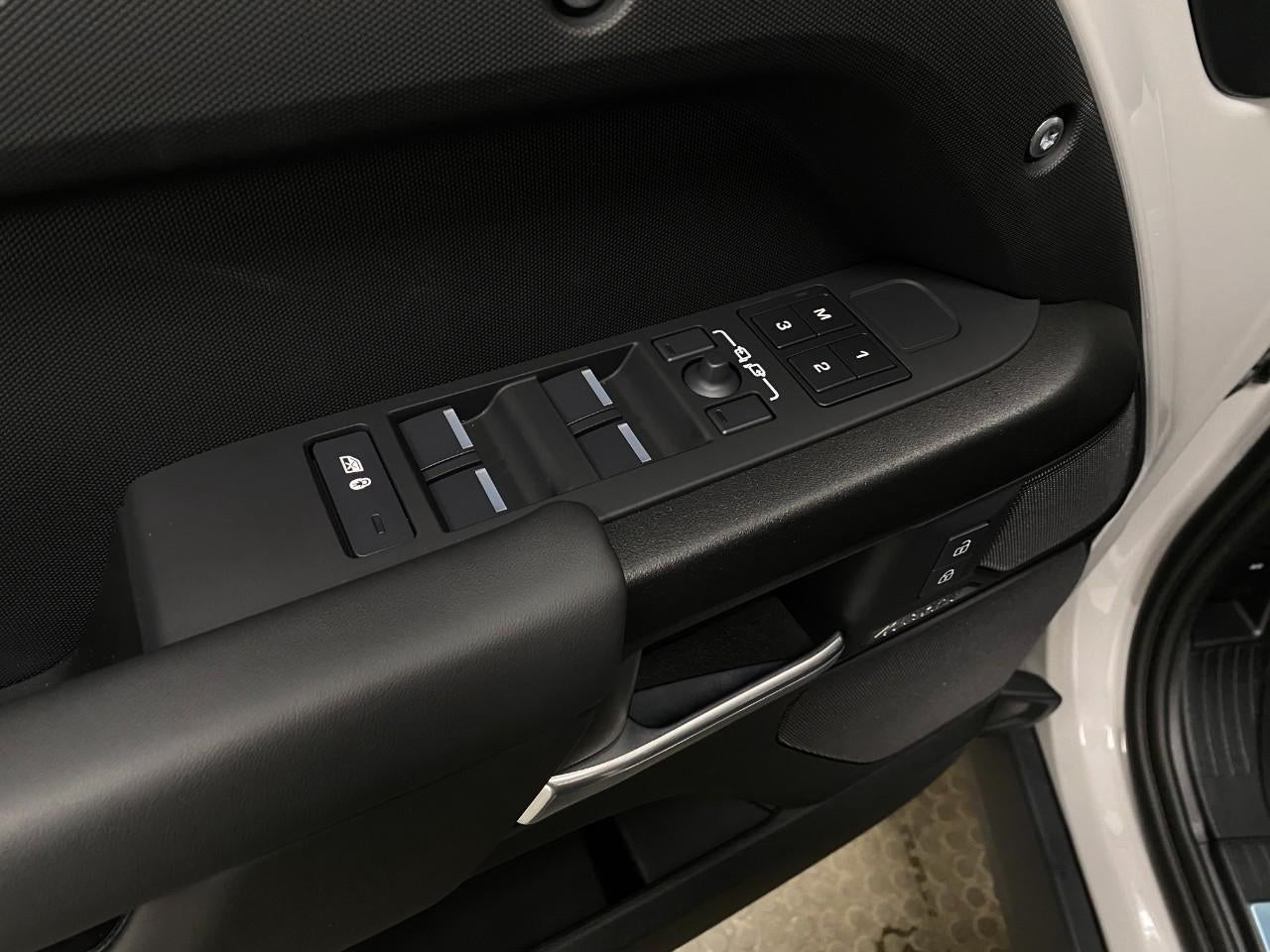 2026 Land Rover Defender 130 P400 X