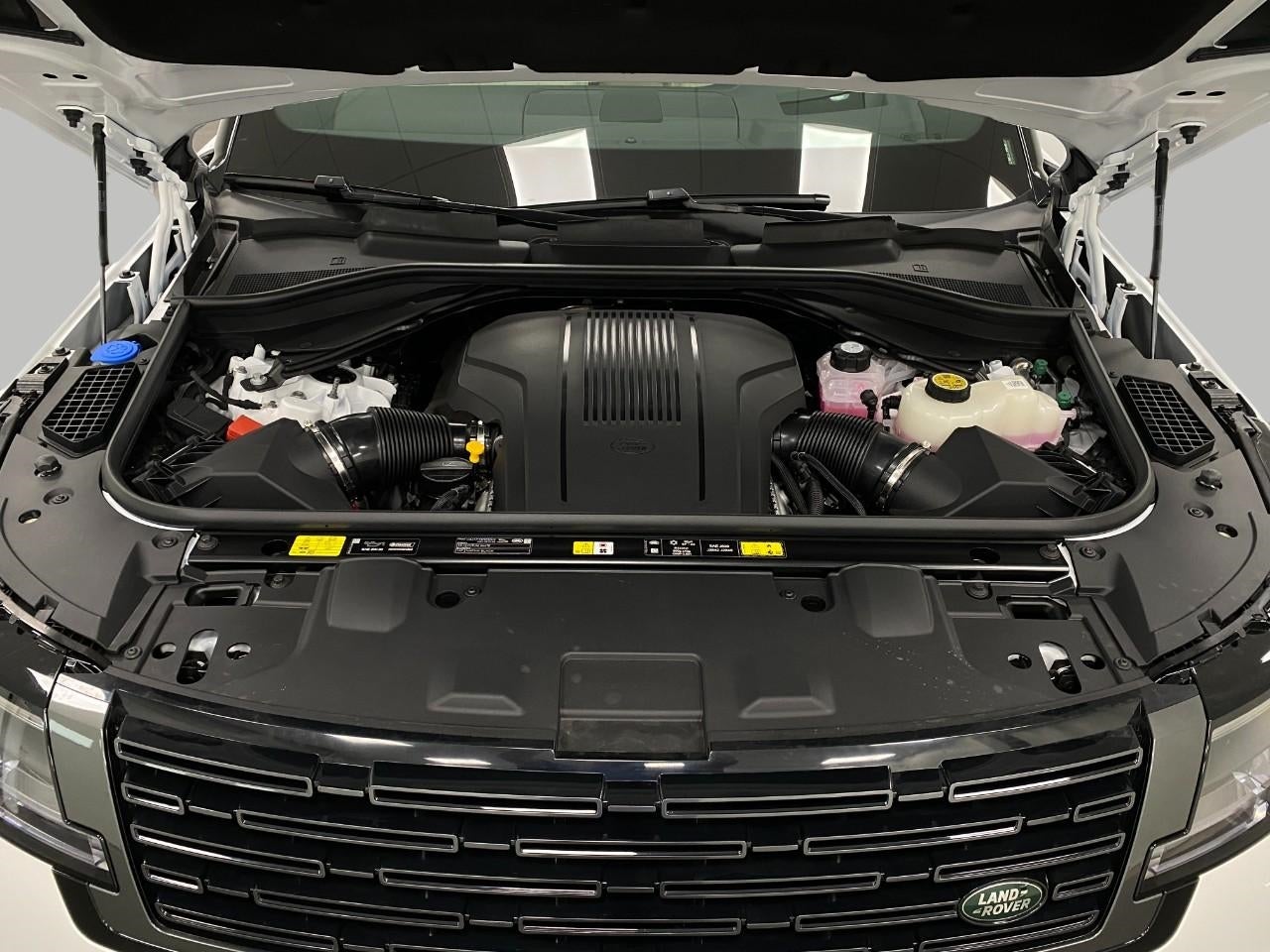 2025 Land Rover Range Rover P530 SE SWB