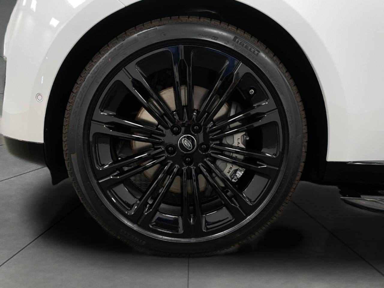 2025 Land Rover Range Rover P530 SE SWB