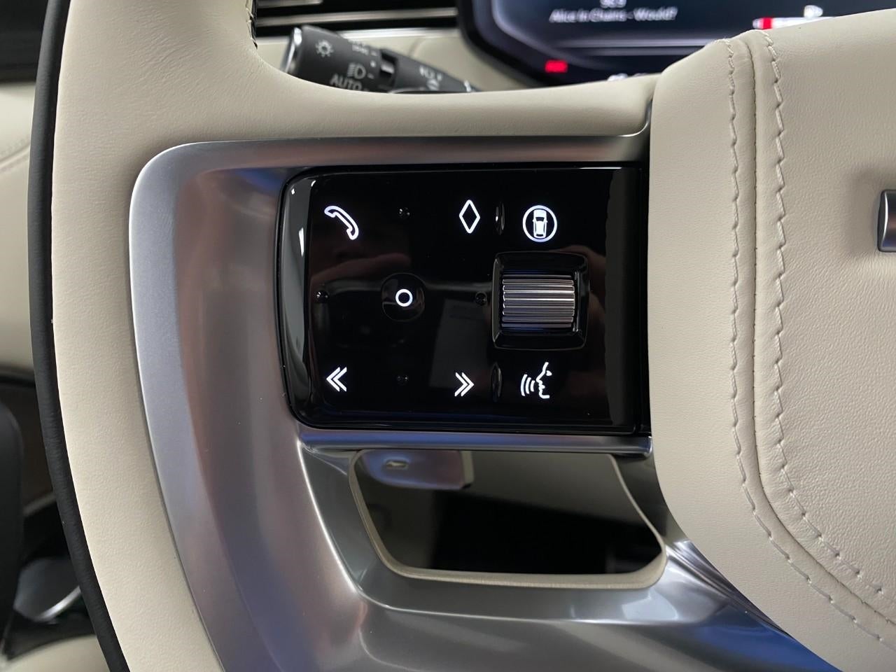 2025 Land Rover Range Rover P530 SE SWB