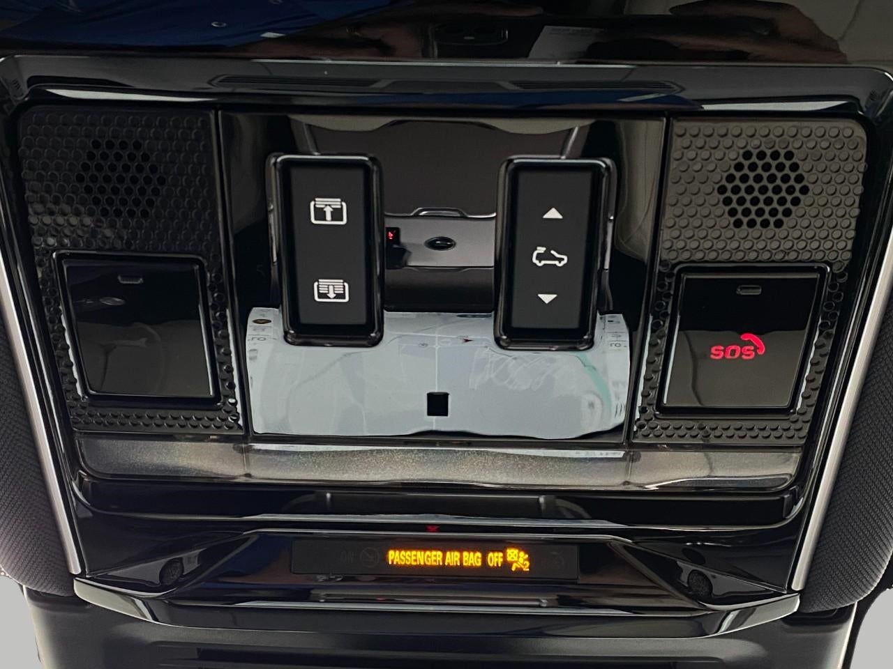 2025 Land Rover Range Rover P530 SE SWB