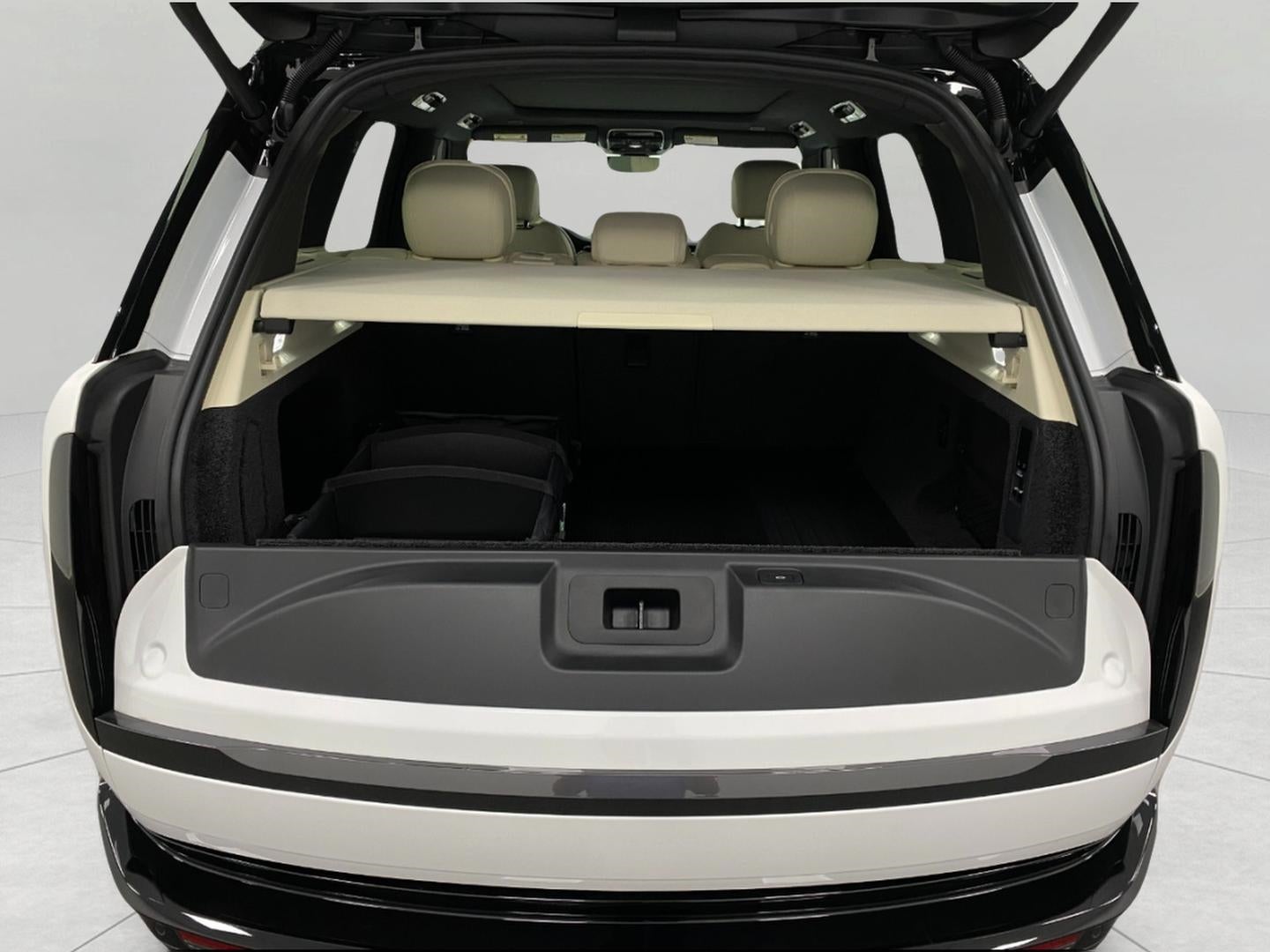 2025 Land Rover Range Rover P530 SE SWB