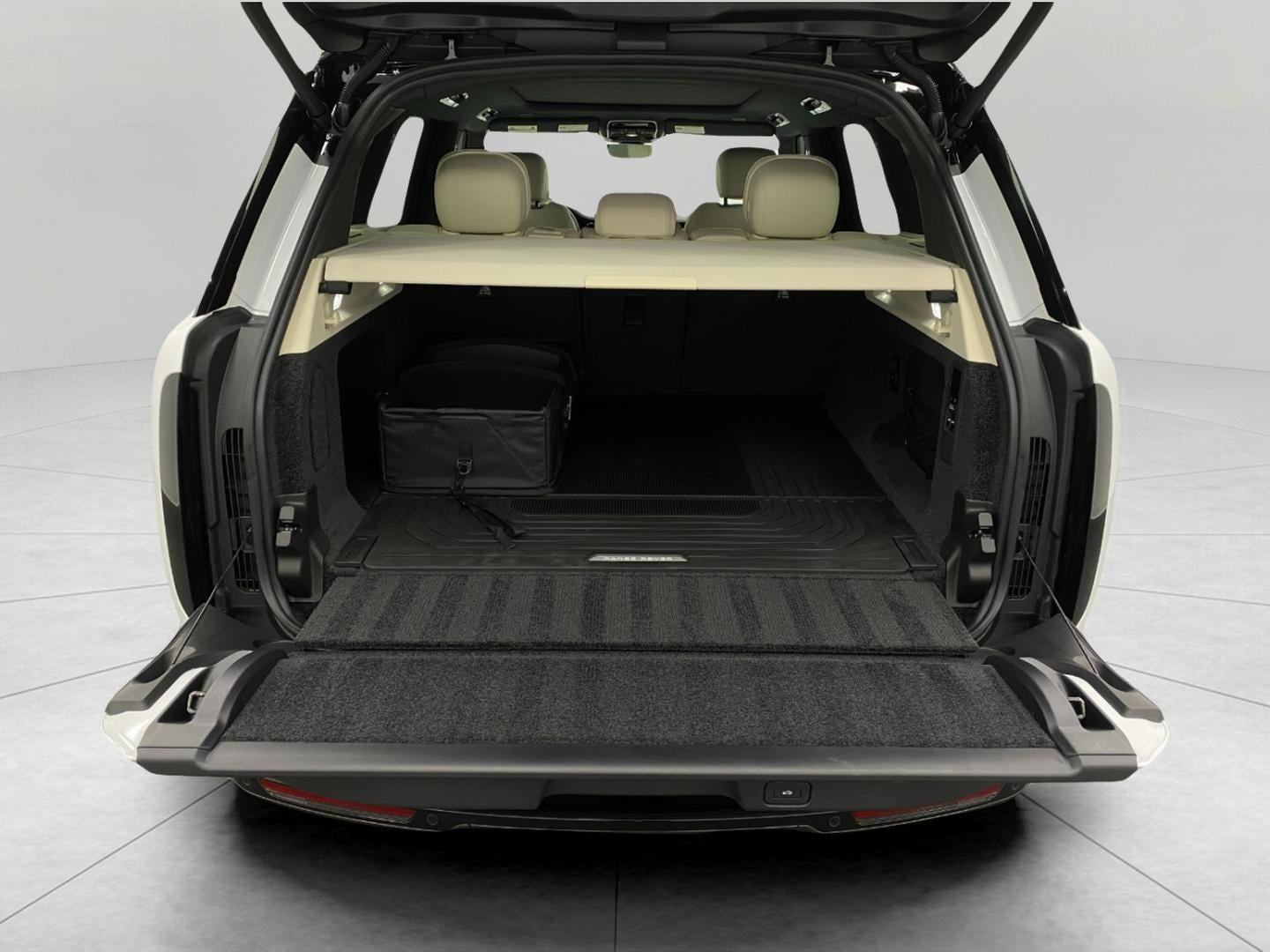 2025 Land Rover Range Rover P530 SE SWB