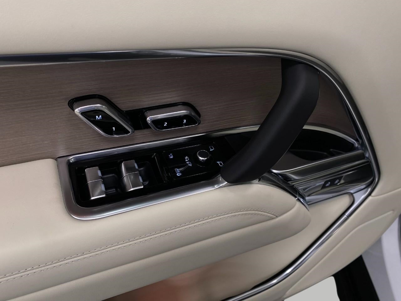 2025 Land Rover Range Rover P530 SE SWB