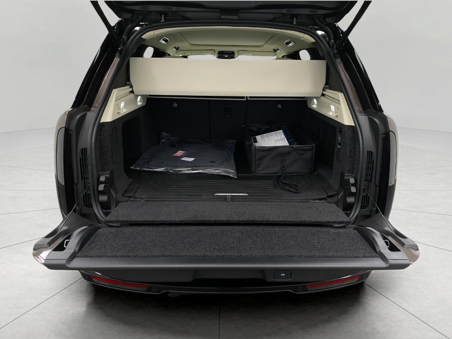 2026 Land Rover Range Rover P400 SE SWB
