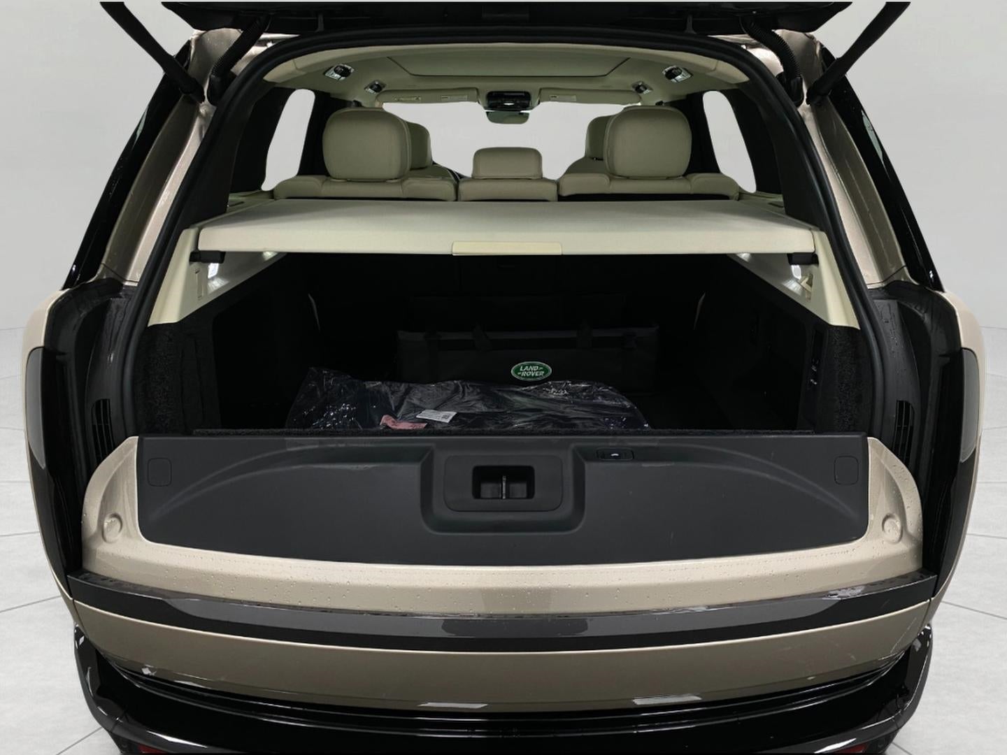 2025 Land Rover Range Rover P400 SE SWB