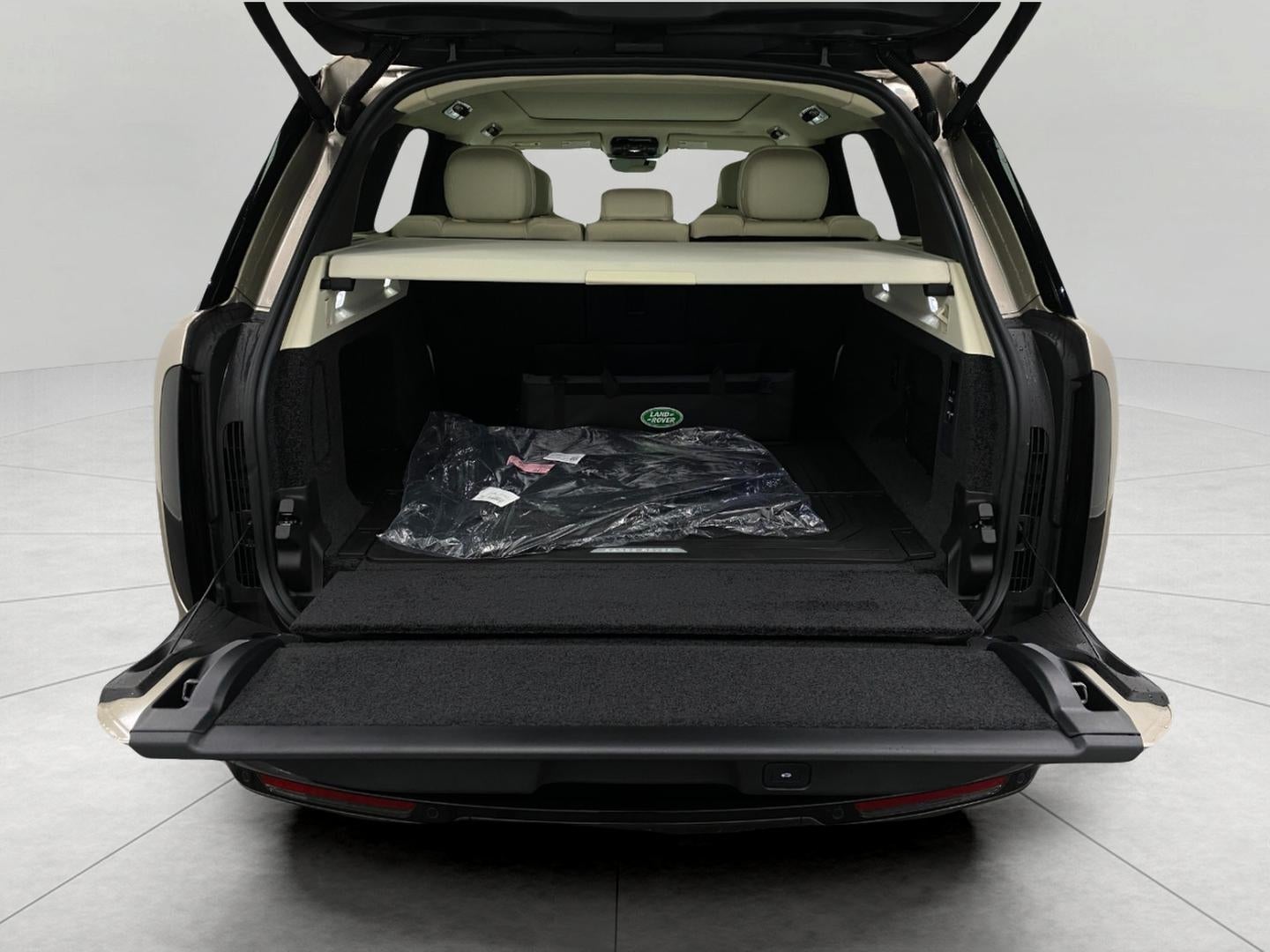 2025 Land Rover Range Rover P400 SE SWB