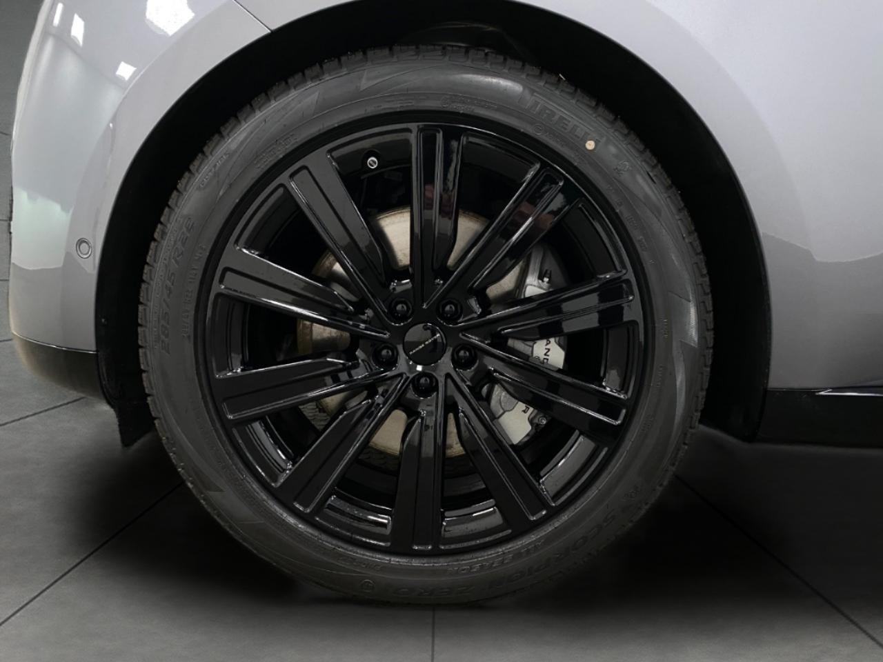 2026 Land Rover Range Rover P530 SE LWB 7 Seat