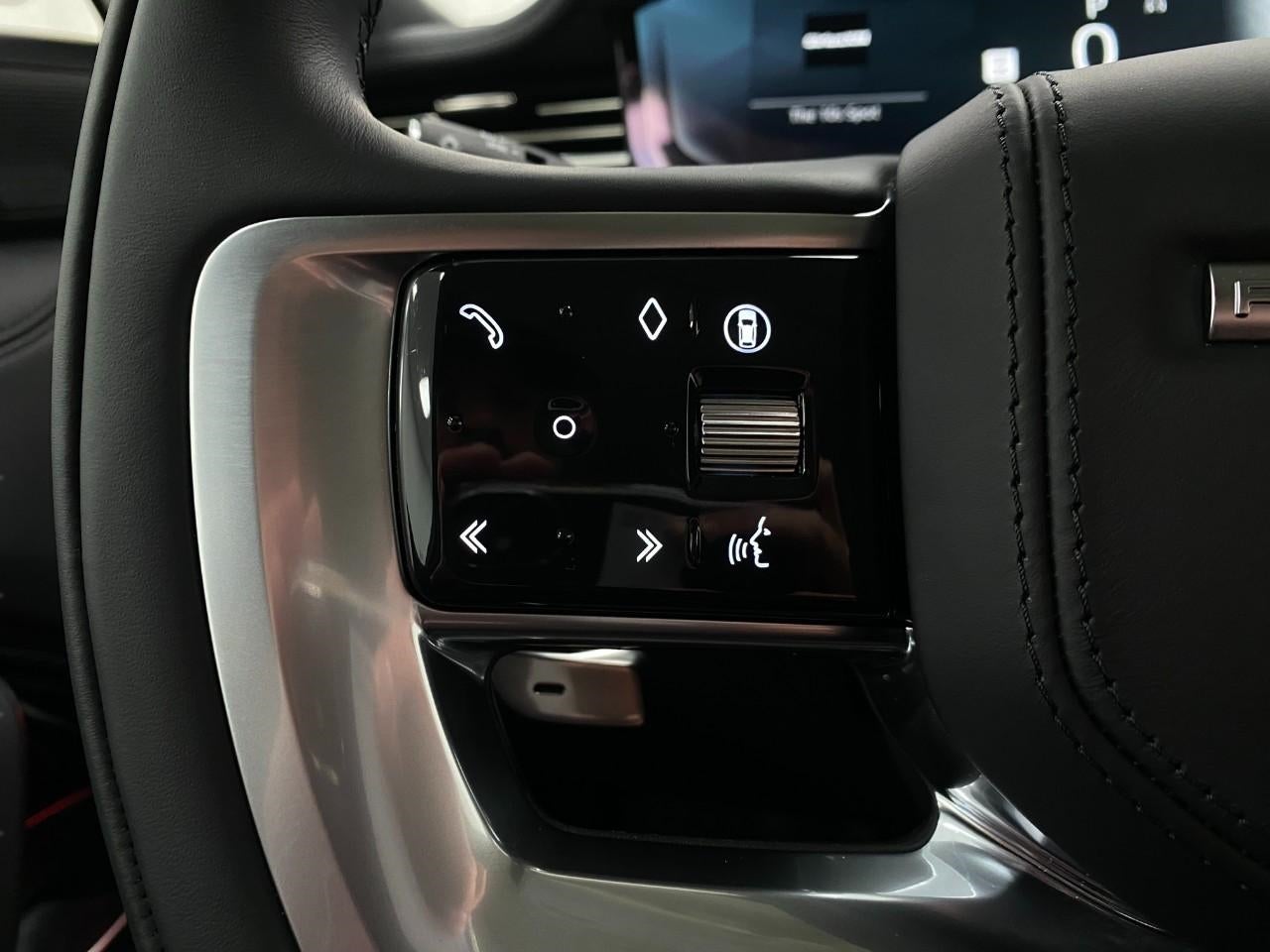 2026 Land Rover Range Rover P530 SE LWB 7 Seat