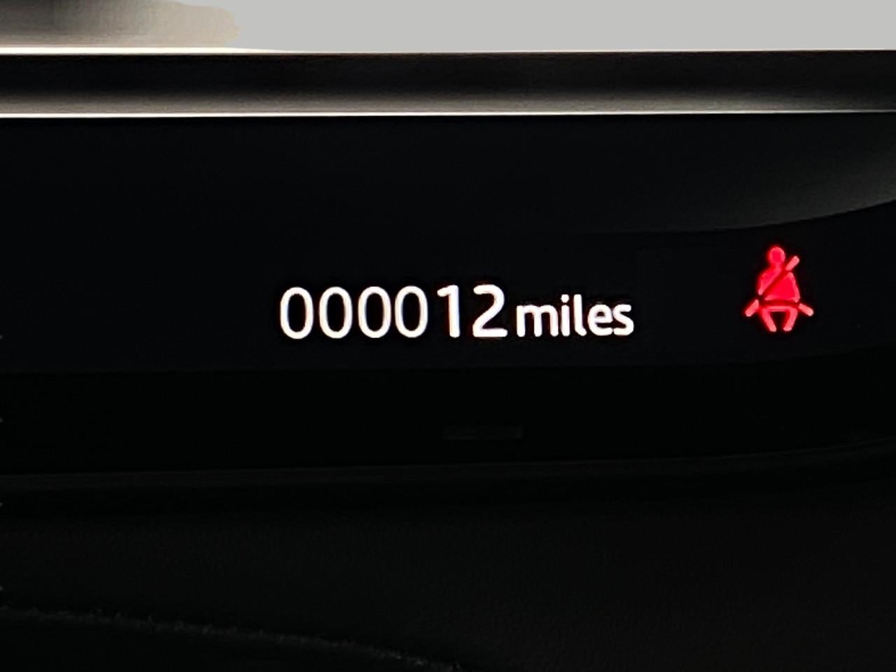 2026 Land Rover Range Rover P530 SE LWB 7 Seat