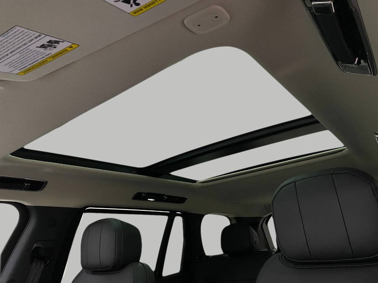 2026 Land Rover Range Rover P530 SE LWB 7 Seat